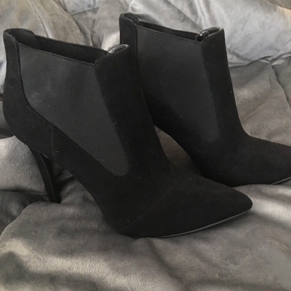HALSTON Black Velvet 4” bootie
